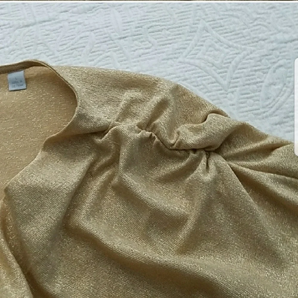 New York &Compaby Gold Shimmer V-Neck Ruched Top-Large - Picture 8 of 8